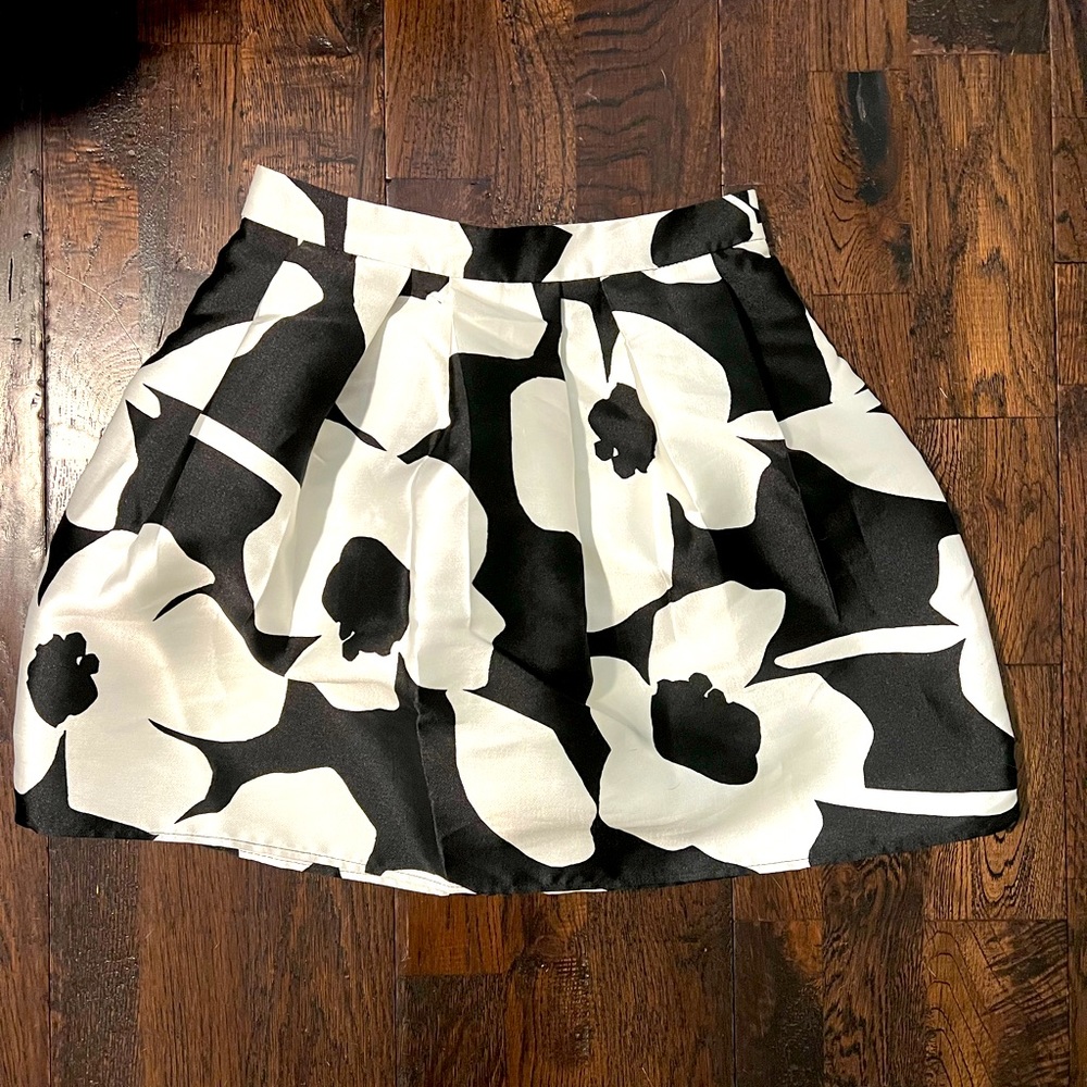 Amy Byer Black and White Patterned Skirt
